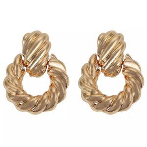 Intertwine Round Gold Earrings 🎁 BUNDLE EARRINGS - 3/$55 OR 5/$70 🎁